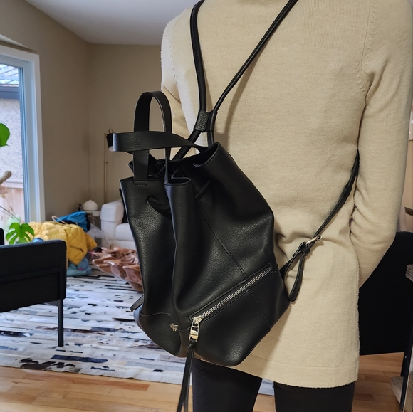 Leather backpack - Picture 3 of 3